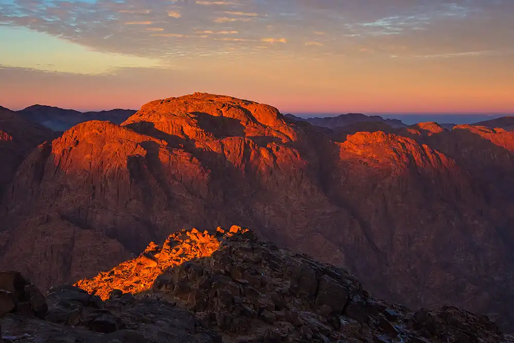 viajes-peregrinacion-montana-vista-ruta-amanecer